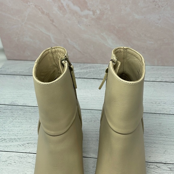 Thursday Boot Company Daisy Modern Boot in Cream 7.5 S91 - Picture 4 of 12